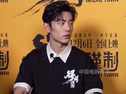 是他陪你玩吧🤣🤣🤣。#肖战采访 #肖战得闲谨制 #电影 #强烈推荐