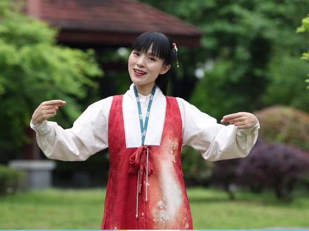 抓住春天的尾巴,一起来学《咏柳》古诗手势舞吧#古诗手势舞 #小一姐姐 #幼儿古诗手势舞 #诗礼中国