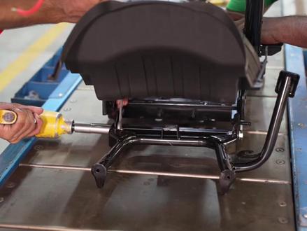 巴铁国企组装国内品牌电车,在当地组装后,没想到连品牌都给变了 #电车 #组装电动车 #巴铁制造 #巴铁生产制作