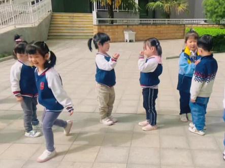 民间游戏~跨大步#托育 #幼儿园 #幼儿园里欢乐多 #快乐就这么简单 #西交小雅托育中心