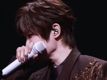 徐良念写给本兮的信,哽咽落泪:如果你还在,一定开了自己的演唱会了!
#徐良 #徐良深圳演唱会 #本兮