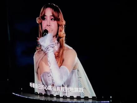 “26年了,她还在唱,我依然热泪盈眶。从耳机到现场,终于和青春里的女孩面对面。#Jolin蔡依林PLEASURE巡回演唱会2026深圳站