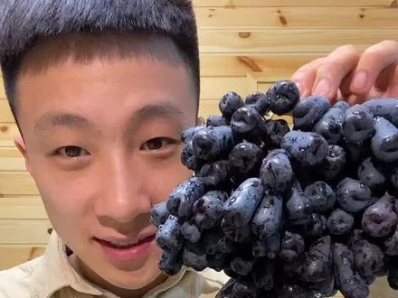 美人指 也属于黑提的一种