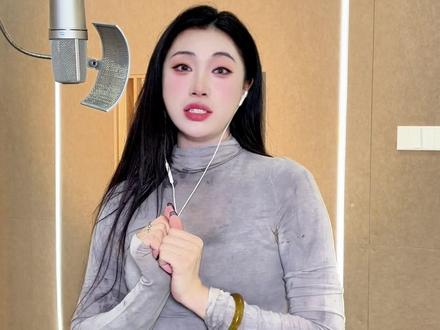 今天超兴奋要和大家分享我的新歌《穿越迷航》! 这是《哈小浪之决战星未来》的主题曲哦,快来和我一起在音乐里开启星际大冒险吧!@哈小浪 @莫海彤
#哈小浪之决战星未来 #哈小浪 #动画片主题曲 #穿越迷航 #声优音画