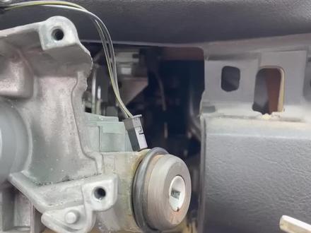 拆卸点火锁芯很简单。#汽车维修