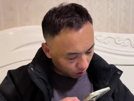 豆包到底说了什么?让我老公一个大男人感动的稀里哗啦,最后还说想跟豆包过日子#万万想不到 #夫妻日常 #豆包#搞笑视频 #内容过于真实