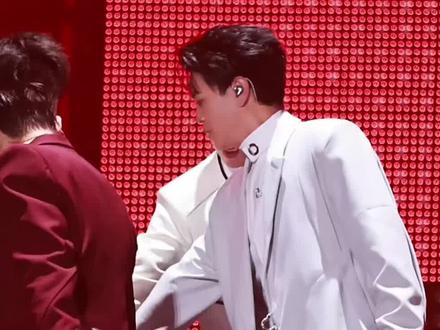 关正|#蹦山咔拉咔 #浙江卫视跨年晚会 #云南马家五兄弟 山高怕哪样#关正 个人全程舞台直拍
“没有人可以规定风的形状,没有人可以规定你怎样发光“
🈲ai🈲去水印二改二传 转载需注明来源