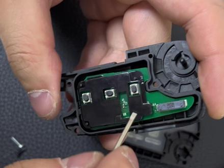 荣威6rx5名爵zs6汽车钥匙外壳电池视频跟换免费教程!