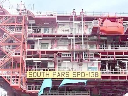 伊朗南帕尔斯气田遭袭,美以的极限施压,到底是谁在玩火自焚?2 为什么全球最核心的能源命脉,会突然沦为精准打击的目标?为什么一场看似局限在中东局部的袭击,能瞬间撬动全球油价、牵动各国经济命脉?更颠覆绝大多数人认知的是,这场针对伊朗南帕尔斯天然气田的袭击,从来不是偶然的军事冲突,而是美以长期极限施压与伊朗绝地反制的必然爆发,核心矛盾早已跳出地区恩怨,直指全球能源霸权争夺与地缘政治格局重构,一旦局势失控,没有任何一个国家能独善其身。很多人觉得中东冲突离自己很远,觉得能源设施只是国家内部的工业资产,可现实是,现代战争早已跳过正面战场厮杀,瞄准能源命脉的“软打击”,杀伤力远超常规军事行动,这也是此次袭击能引爆国际舆论、震动全球市场的核心原因。#硬核深度计划#时代的荣耀#全球创作者计划#零基础看懂全球#伊朗