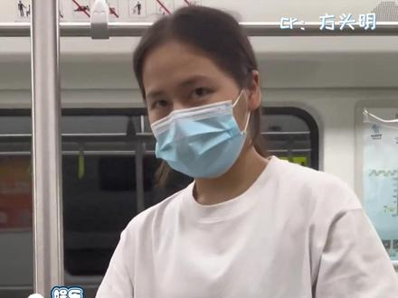 姐,收手吧别演了,你面相都变了。#方头明 #精神状态良好 #娱乐评论大赏