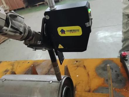 创想焊缝跟踪器适配图灵机器人在制冷气缸的焊接应用#焊接机器人 #工厂实拍视频 #智能制造 #自动化设备 #机器视觉