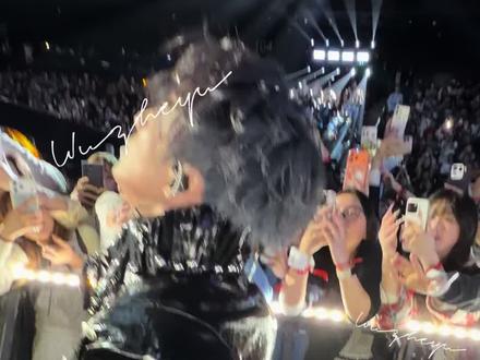 你怎么知道老薛跟我讲话了🥹🥹🥹好幸福#薛之谦 #演唱会 #江苏跨年演唱会