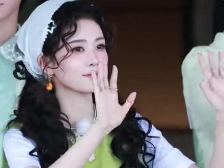她在喧嚣里为他们驻足,这大概是双向奔赴最好的样子 #白鹿 #奔跑吧第10季 #跑男路透 #宠粉
