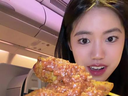 买了张商务舱机票直接狂炫6小时!从休息室吃到落地!!! #商务舱吃什么 #南航国际休息室 #马航飞机餐 #美食vlog #飞机餐