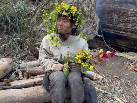 张家界七星山荒野求生挑战赛第37天
冷美人退赛 剩余14人
“荒野林北”过个生日哭了三次
林北:这是我人生中最难忘的生日#荒野林北生日 #七星山杯 #冷美人营养不良退赛 #荒野求生