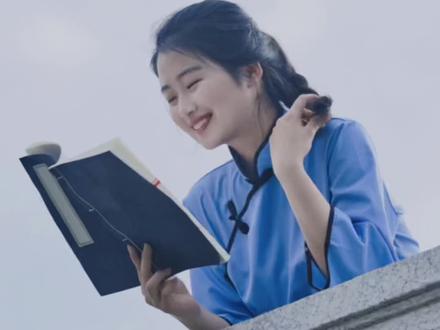 陈闲如果是这样的校花,你们考浙大的动力有了吗?@陈闲闲闲 @东东 大家还想看哪个学校的校花?#校园 #摄影 #校花 #青春万岁