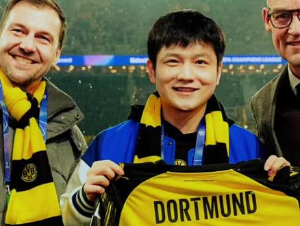 樊振东没想到,刘国梁也没想到,
乒乓球运动员樊振东,竟然成了在欧洲足坛,最有影响力的中国运动员!#樊振东 #樊振东德甲 #樊振东波尔 #樊振东加油 #樊振东小胖