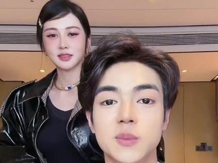 姐妹们,这个纳迪尔真的还不错呢,他也很喜欢孩子,公主一直在拒绝,但愿有转机#盈公主#盈公主直播