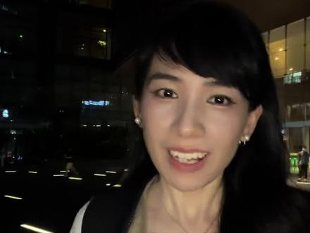 把Token当作新的评估指标合理吗? 最近看到一些硅谷的公司在吧员工的Token消耗量作为绩效评估的重要参考,比如Meta内部有个Claudeonomics榜单,比拼哪个员工的Token消耗量更高,引起了广泛讨论。斯坦福最新的AI指数报告里也谈到72% 的科技公司管理层认为 Token 消耗量与生产力成正比,而 81% 的一线工程师认为这是一种误导性的指标。现在我们来到了一个认知分异严重的时代。新的AI时代来临,是否需要新的指标来做绩效考核呢?#Tokenmaxxing #Token消耗量 #Token经济学 #AI #AI转型