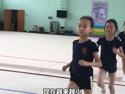 #杭州教了四十多年艺术体操的教练 ,运动员招生越来越困难。(来源:九三学社、杭州日报)