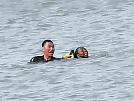 中国援坦桑尼亚医生张军桥为救当地落水者牺牲,年仅38岁#大象主播说 @大象新闻主持人胡尔柯察金