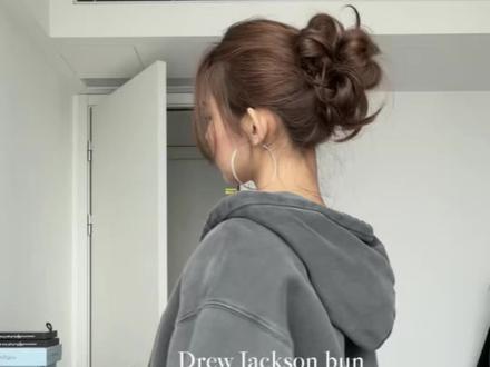 穿卫衣还是要扎丸子头
#丸子头 #发型教程