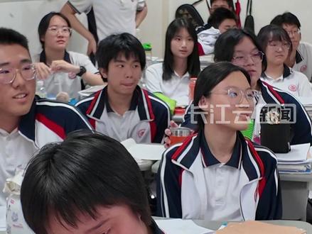 冲刺时刻⑤ | 躬身讲台三十余年的班主任深情“表白”毕业班:“你们是我心中最好的联想词!”