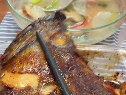 买菜博主带你逛菜场,一起好好吃饭 冬天吃鱼,年年有余!七分吃三分练!这份冬季吃鱼的极简方法,一学就会,谁做都好吃,白肉更健康,还能补充优质脂肪,健康事半功倍!#减肥#带饭上班 #2142饮食法#老赵买菜#随时随地标记一下 上班族减肥三餐食谱分享 我的减肥餐里有什么@DOU+上热门 @DOU+小助手 @抖音健康