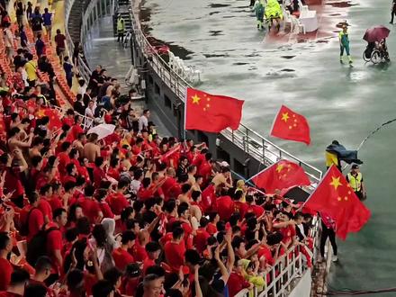 赛后高兴的中国球迷!以及中国队员庆祝+谢场😘#国足世预赛 #2026世界杯预选赛 #国足vs泰国