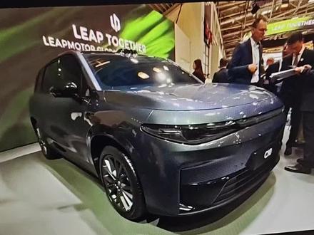 #零跑 #零跑C10 #带你懂车 #零跑汽车 #国产车 个人推测价格最低配13万起!!!C13应该是20级的冰箱彩电大沙发6座!!