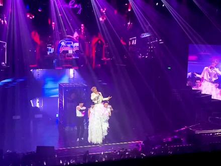 速来复习这个小页合唱
#岳明辉 #被藏起的一页 #坤音2026家族演唱会