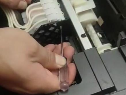 爱普生XP245系列打印机喷头拆装过程,适用L301/L310/303/L351/L353/L358/L551/L401/L381/L111/L211/L210/L300/L360/L445/ME401/L380/L220/L130/L565/1118/L3110/L3115/L3118等机型#打印机维修 #打印机 #爱普生喷头 #打印头