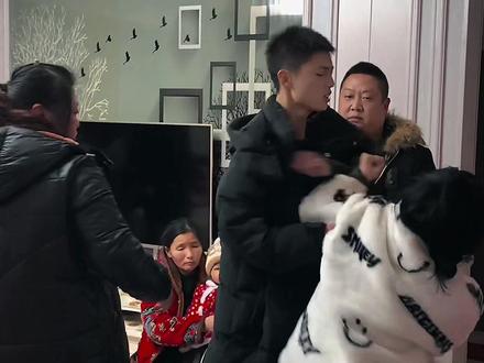 他爸看到莹儿有钱了 让杜帅追回莹儿.#远嫁 #杜帅和莹儿