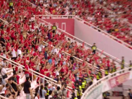 火爆的湘超
一票难求,万人空巷!湘超赛场场场爆满,第二观赛现场火热联动,足球专列载满乡情归来!#湘超联赛 #湘超永州队夺冠