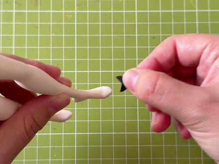 画中女郎·肖像下的审判 材料:狼叔精灵土➕狼叔树脂粘土、蒙马特夜光丙烯、蒙马特丙烯颜料。
背景音乐:《真爱的力量》
#粘土手工#超轻粘土 #蛋仔惊魂寻宝队 #画中女郎贝琳达