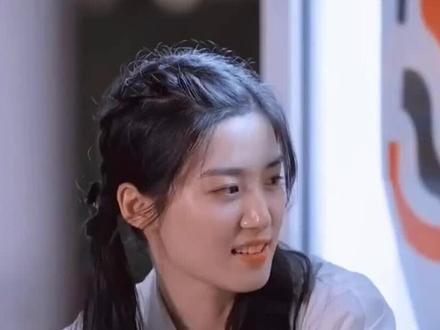 卢昱晓当伴娘,反差萌到犯规