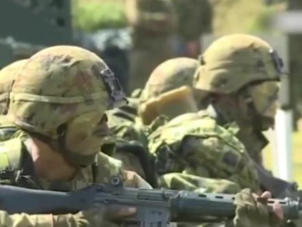 【日本将出动10万自卫队军演 28年来首次】
素材来源:小央视频
#日本自卫队拟举行史上最大演习