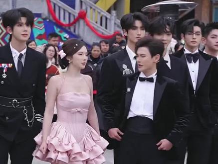 龙浩天和龙浩天妹妹的双人舞 #龙浩天户外直播 #龙浩天妹妹 太养眼啦