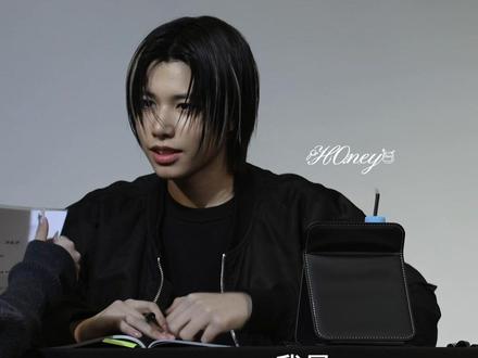 露露的中文小课堂 就这样眼睛一眨一眨地跟着怒那学中文#lngshot #louis #林路易