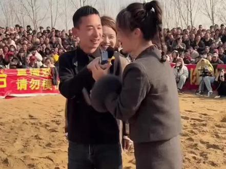 #热门话题1600000亿流量 毛洋洋摔跤厂