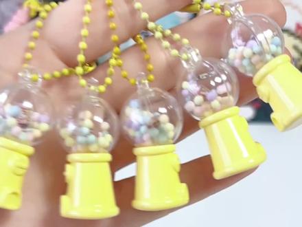 手残党挑战做100种应援物料🔟 手残党也能做的应援物!mini扭蛋机挂件也太萌了🥹@抖音创作小助手 @抖音小助手 #手工diy #应援物料#挂件 #手残党来了 #可爱到爆炸💥