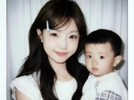 抱男朋友小时候ai指令教程来了#豆包ai #豆包P图已经nextlevel了 #抱男朋友 #小时候 指令#情侣 抱男朋友小时候指令 一键生成抱男朋友小时候指令