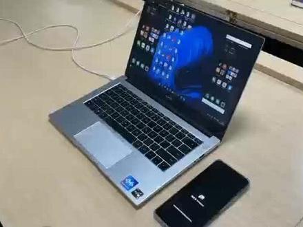 #桂林万象荣耀体验店 #荣耀 #科技改变生活 #手机店日常 magic4与电脑多屏协同演示视频。#手机 #数码科技