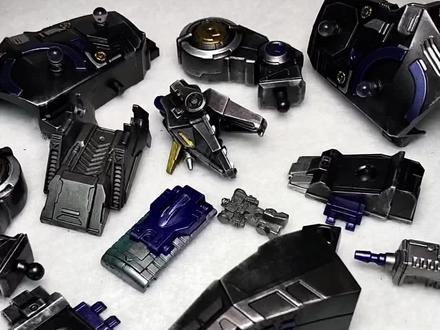 真“铁”甲龙了呀 小布的变形金刚群星9弹,很喜欢这只龙
#大人也要玩玩具 #模型 #变形金刚 #铁甲龙 #布鲁可积木人