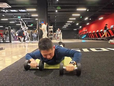 邪休解锁辅助引体训练,收藏起来慢慢练#引体向上#功能性训练#健身日常#背部训练 #小动作大作用