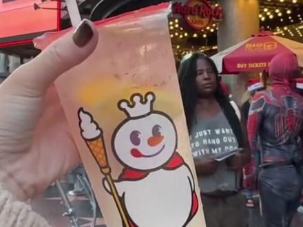 雪王杀疯好莱坞!200%糖度甜晕美国人#蜜雪冰城进军美国市场