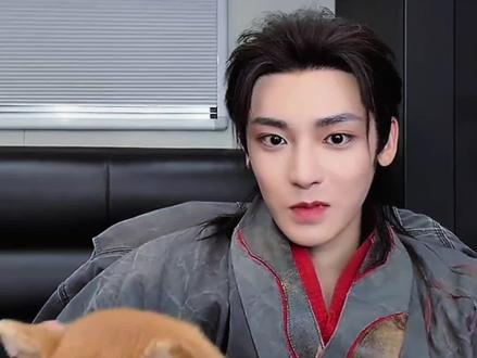 Monkey不要脸的吗哥哥…
#侯明昊 #直播 #萌宠 #狗狗