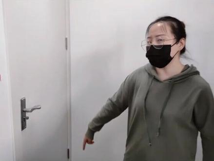 室友欠房租不给,让她搬出去还赖着不走!#室友 #无赖 #情感