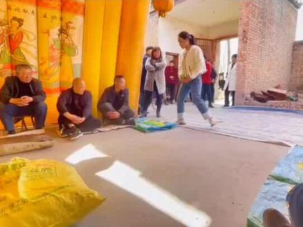 #拍摄现场 #地方风俗 #二十四拜 祈愿婆婆离苦得乐,往生净土,终成正果。今天三周年祭日一切圆满!