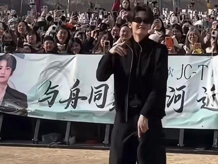 檀健次横店应援,阵仗是真大啊!#檀健次 #檀健次横店应援 #男明星